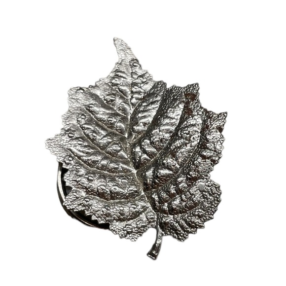 Vintage Jewelry - Vintage Silver Leaf Scarf Clip